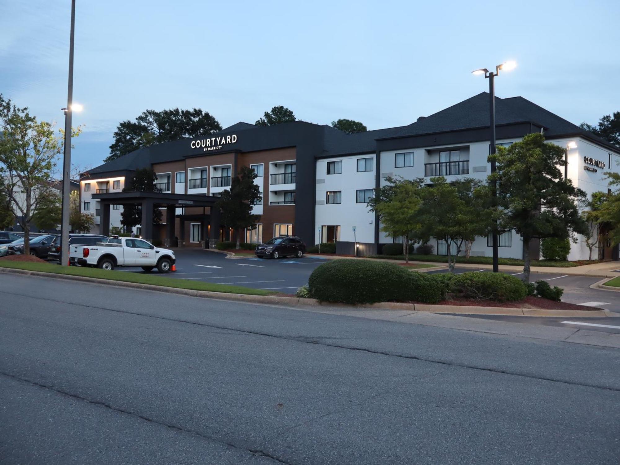 Courtyard Tuscaloosa Hotel Exterior foto