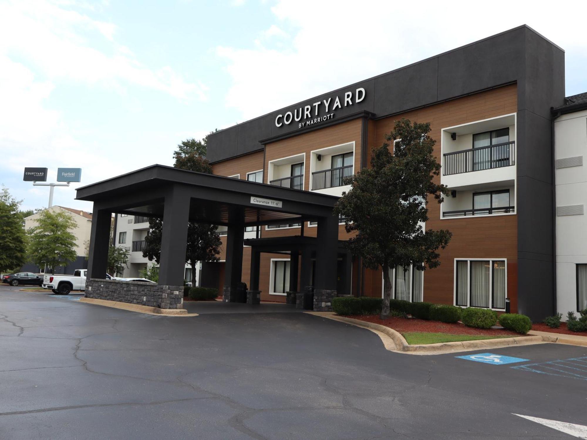 Courtyard Tuscaloosa Hotel Exterior foto